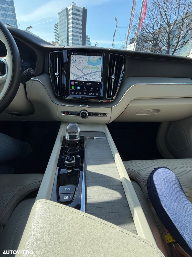 Volvo XC 60 B4 MHEV AT AWD Ultimate Dark - 5