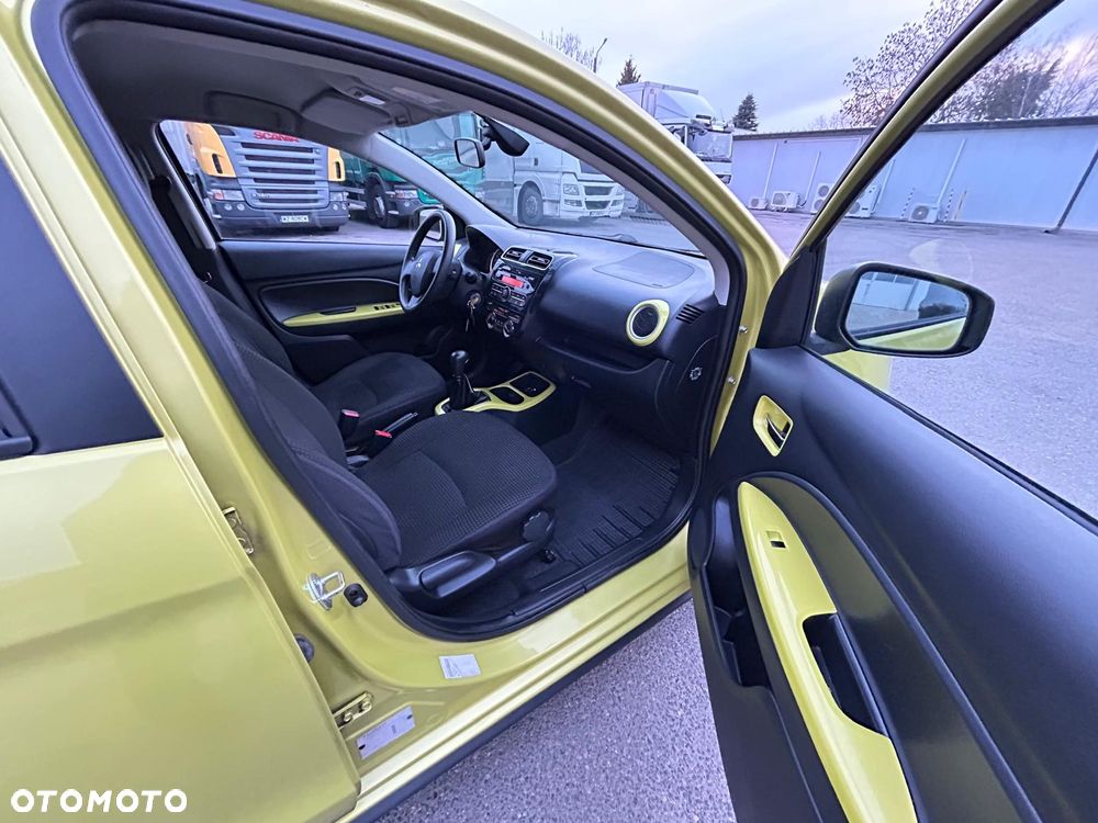 Mitsubishi Space Star 1.2 Clear Tec Color - 32