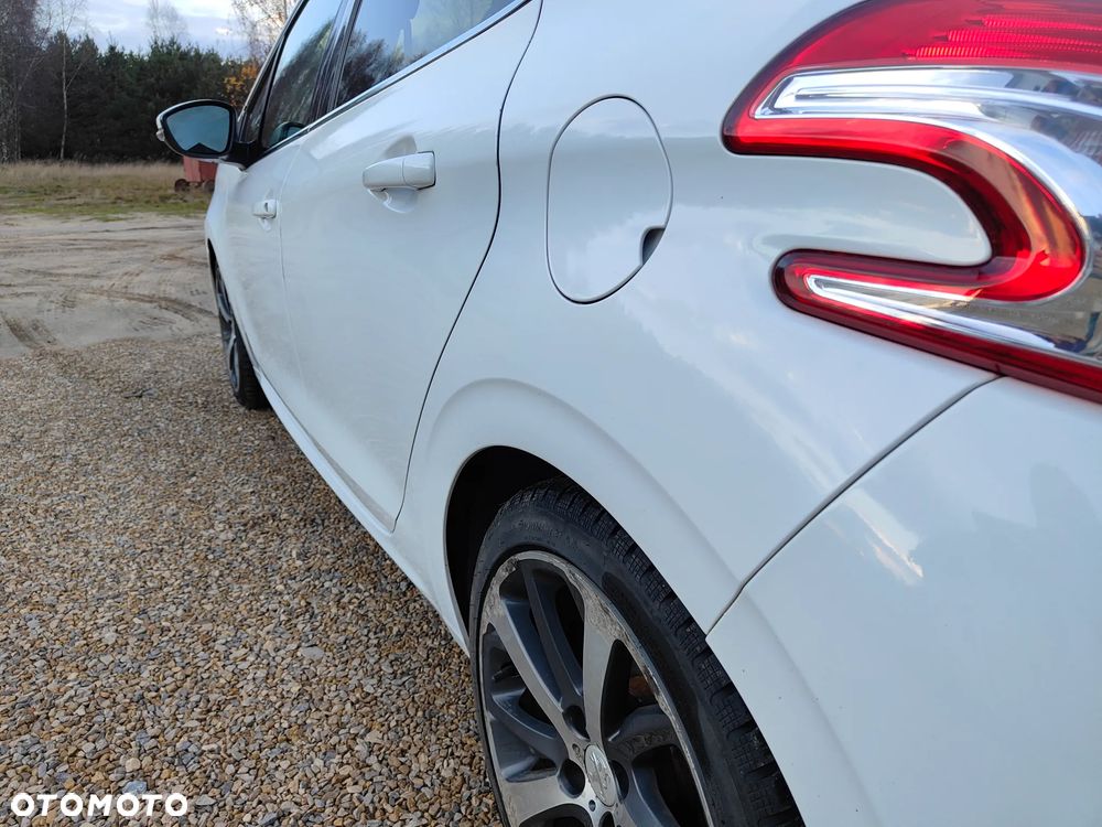 Peugeot 208 e-HDi 92 Stop&Start Active - 11