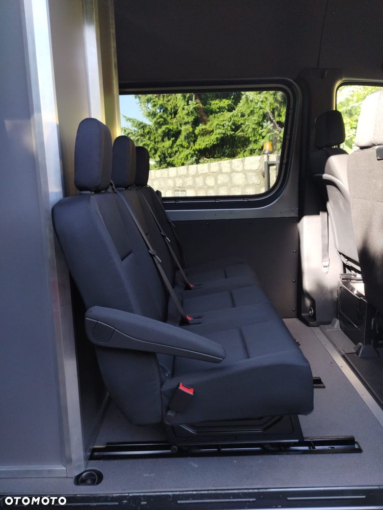 Mercedes-Benz Sprinter - 10
