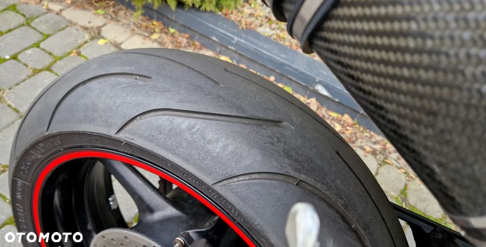 Yamaha R1 - 17