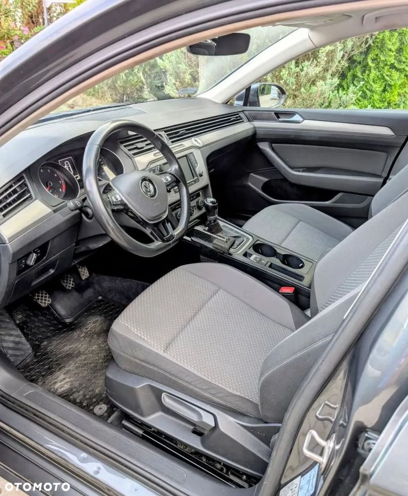 Volkswagen Passat - 2