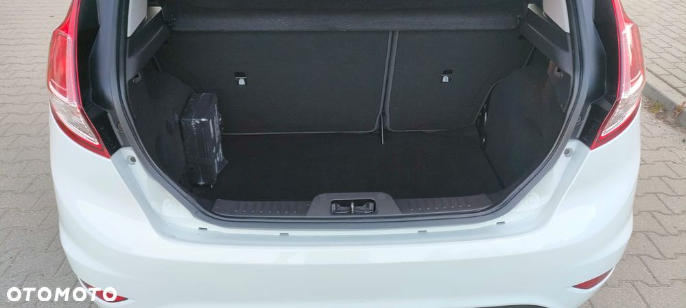 Ford Fiesta 1.6 TDCi SYNC Edition - 16