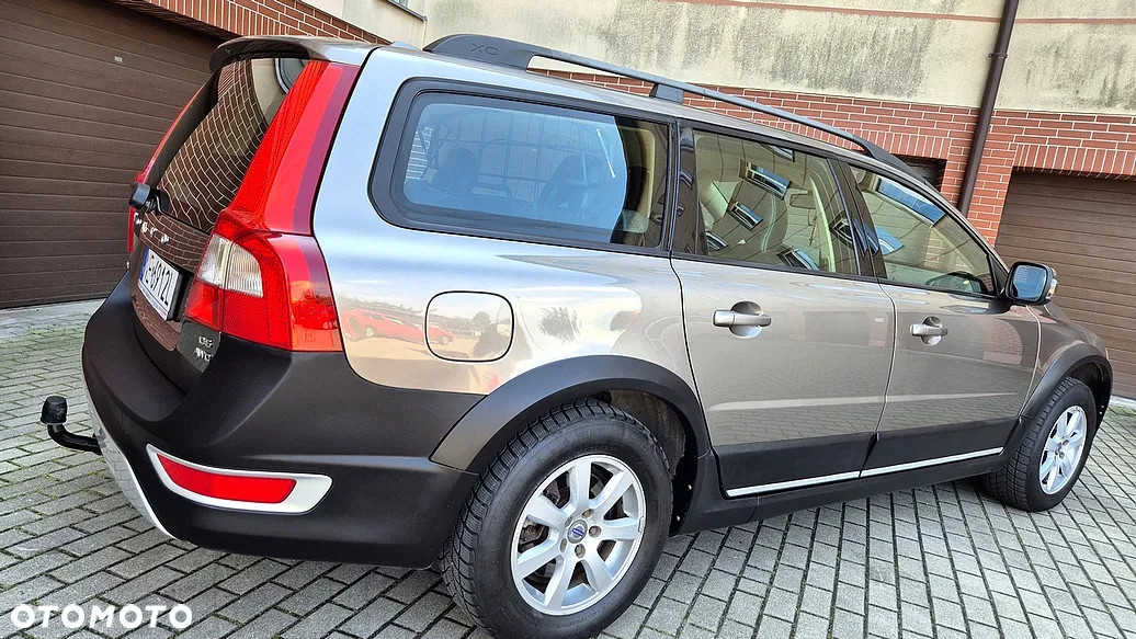 Volvo XC 70 D5 AWD Momentum - 2