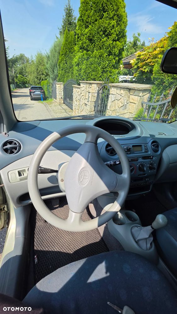 Toyota Yaris 1.0 Base - 8