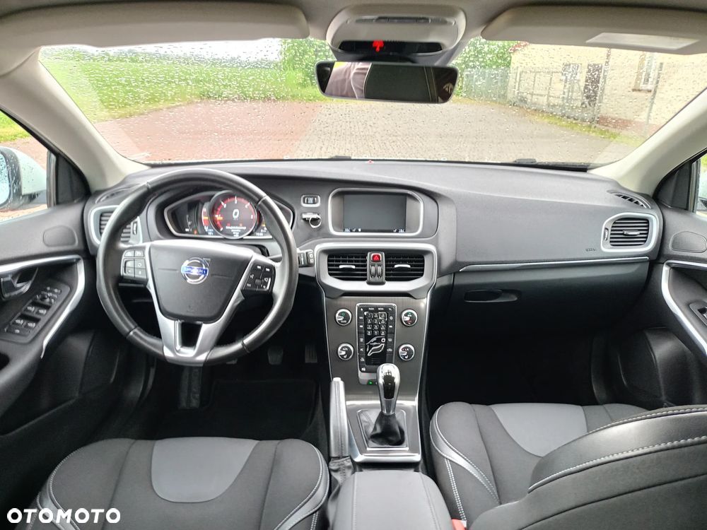 Volvo V40 D2 Drive-E Momentum - 9