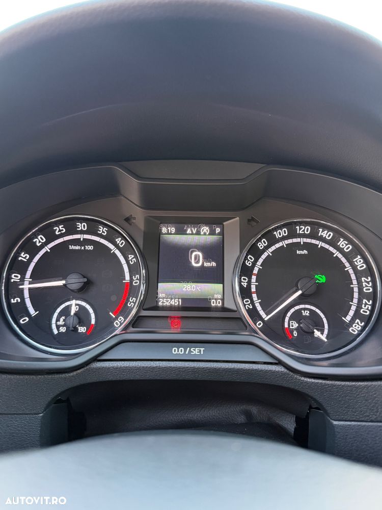 Skoda Octavia 2.0 TDI DSG RS - 7