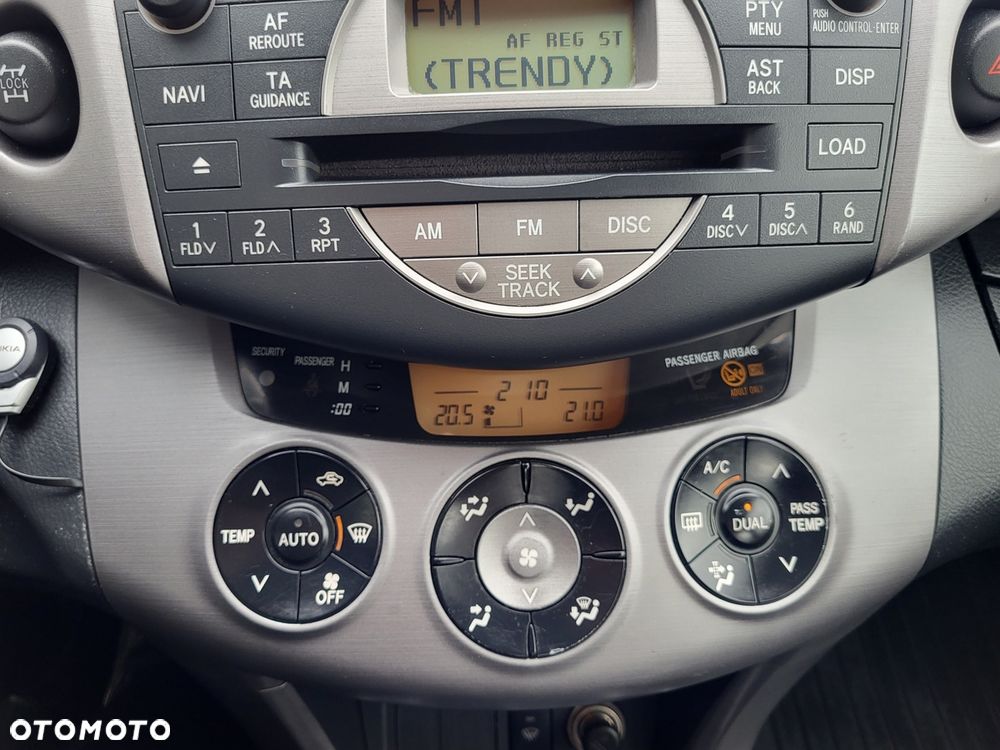 Toyota RAV4 2.2 D-4D Premium - 19