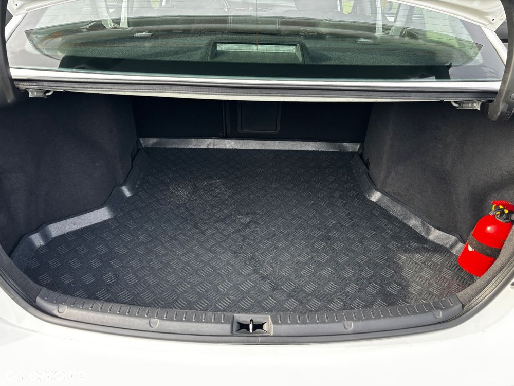 Toyota Avensis - 31