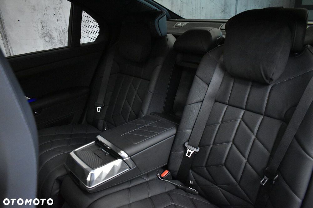BMW Seria 7 - 38