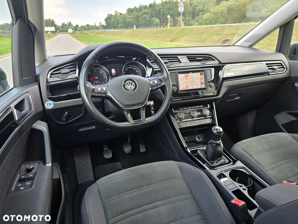 Volkswagen Touran 2.0 TDI SCR Highline - 15
