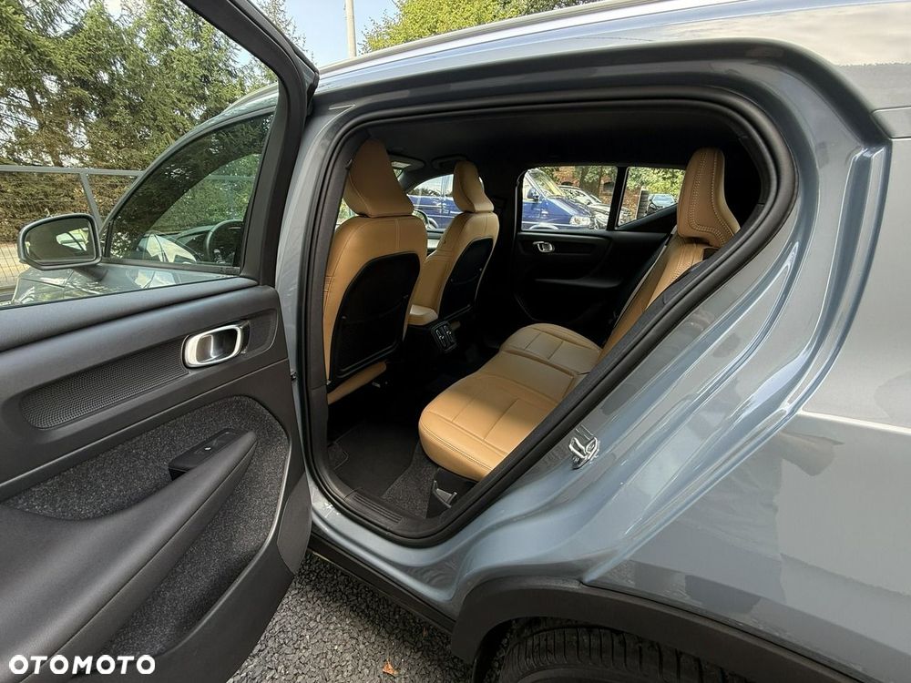 Volvo XC 40 D4 AWD Momentum Pro - 23