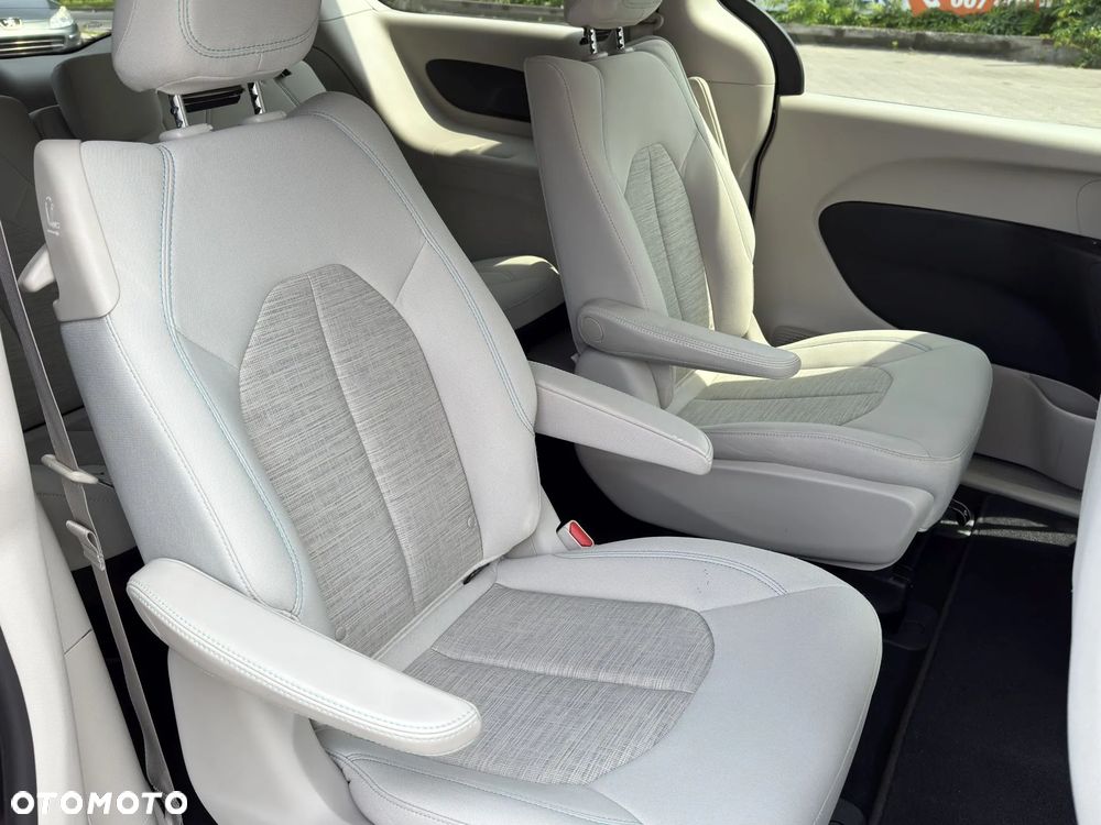 Chrysler Pacifica - 10
