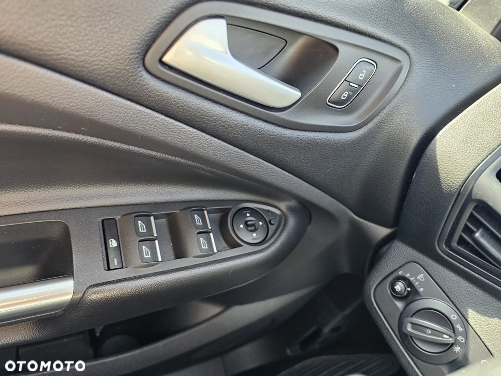Ford Kuga 1.5 EcoBoost 2x4 Trend - 21