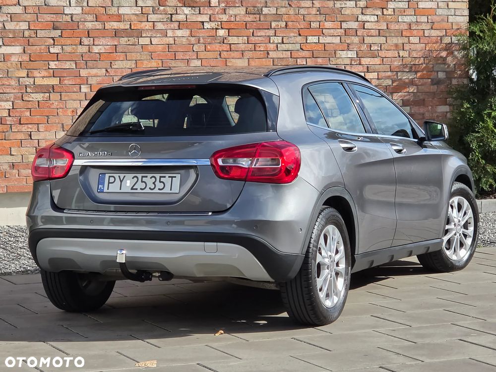 Mercedes-Benz GLA - 27
