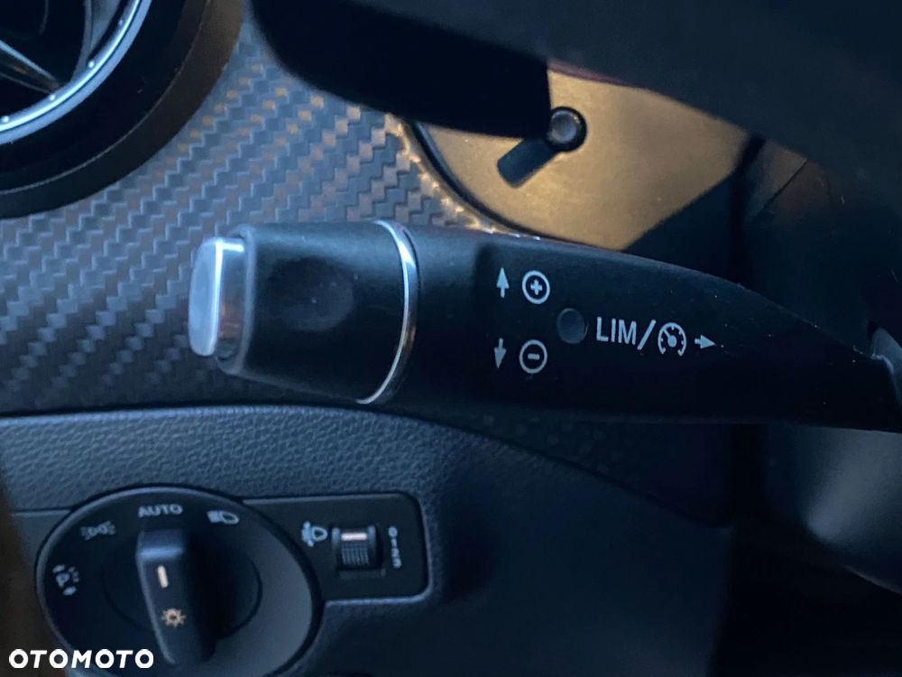 Mercedes-Benz GLA 200 d 7G-DCT - 24