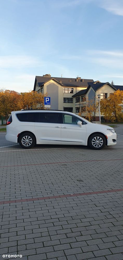 Chrysler Pacifica - 35