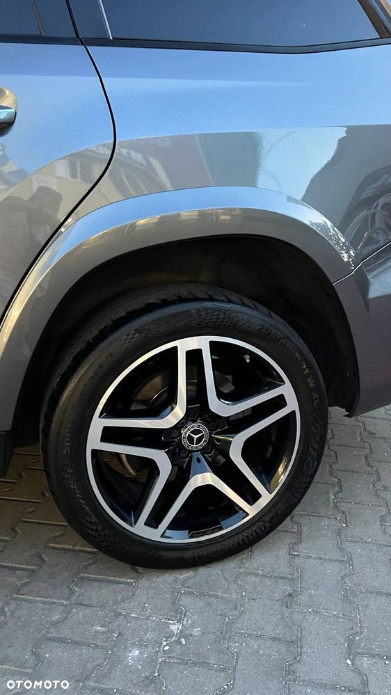 Mercedes-Benz GLS - 22