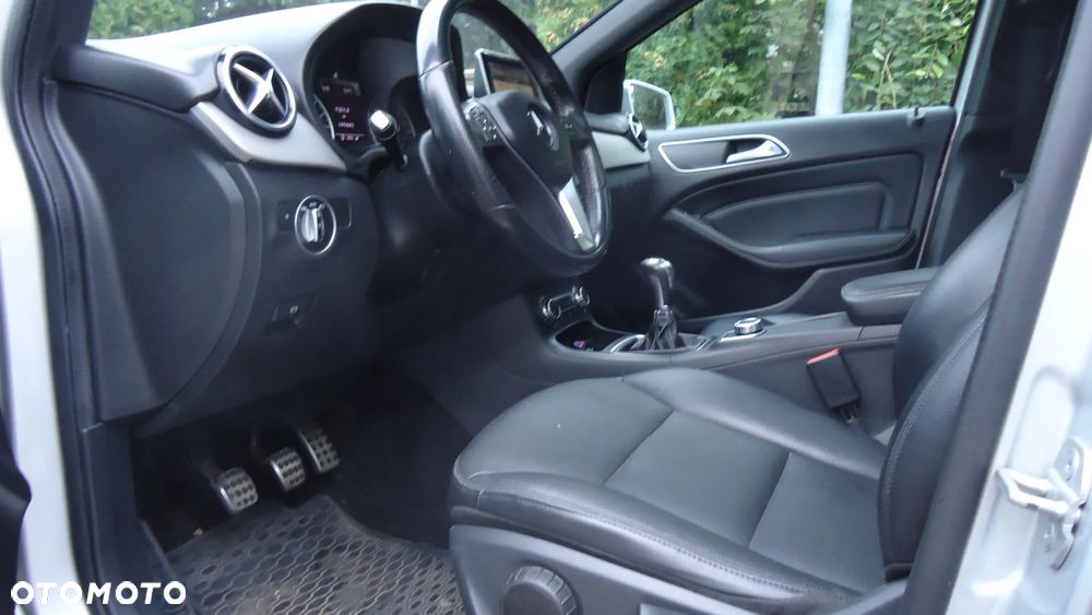 Mercedes-Benz Klasa B 200 CDI (BlueEFFICIENCY) - 14