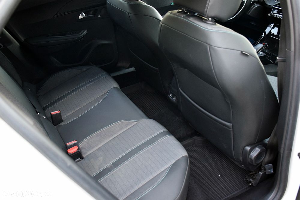 Peugeot 2008 1.5 BlueHDi Allure S&S EAT8 - 29