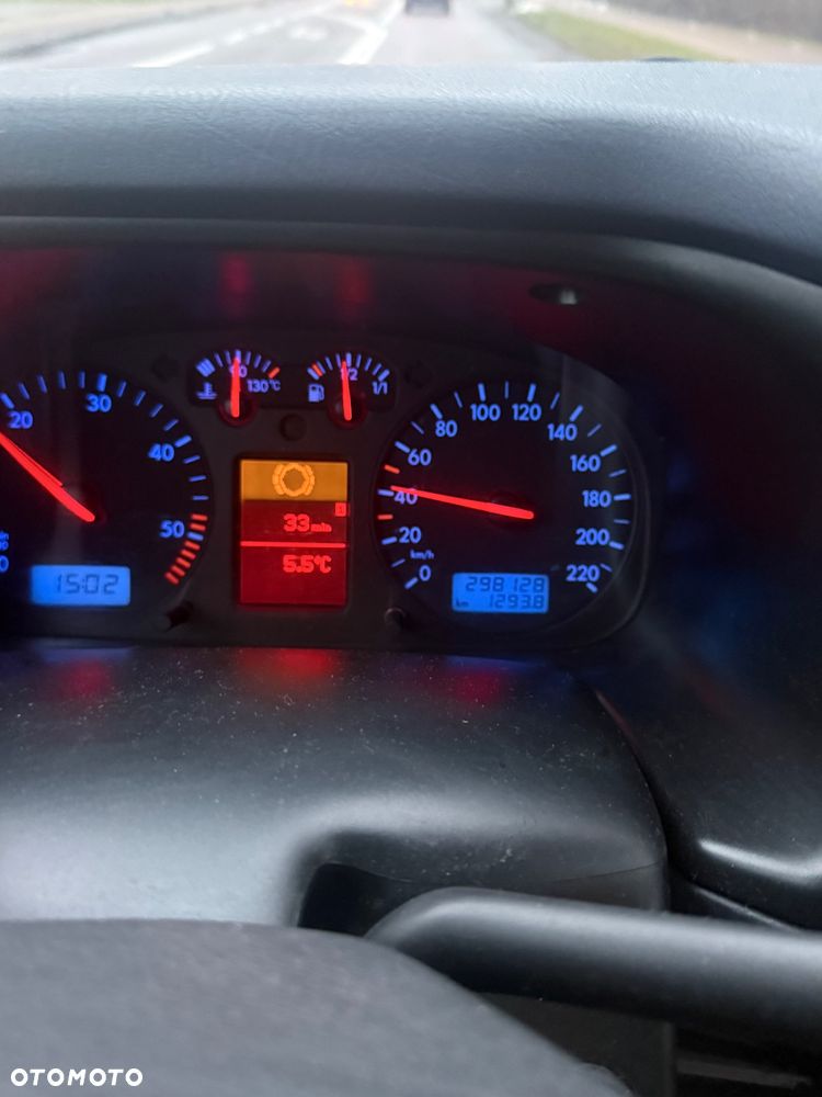 Volkswagen Caravelle - 8