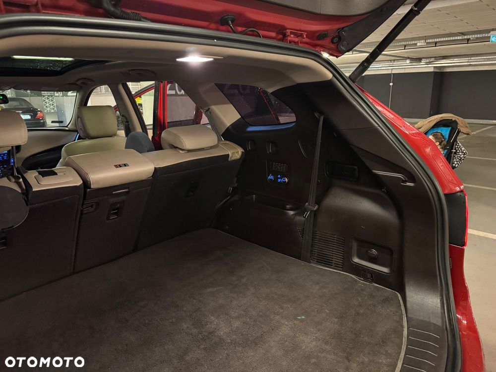 Hyundai Grand Santa Fe - 34