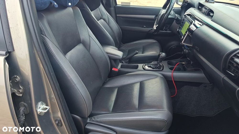 Toyota Hilux 2.8 D-4D Double Cab Invincible Sport 4x4 - 23