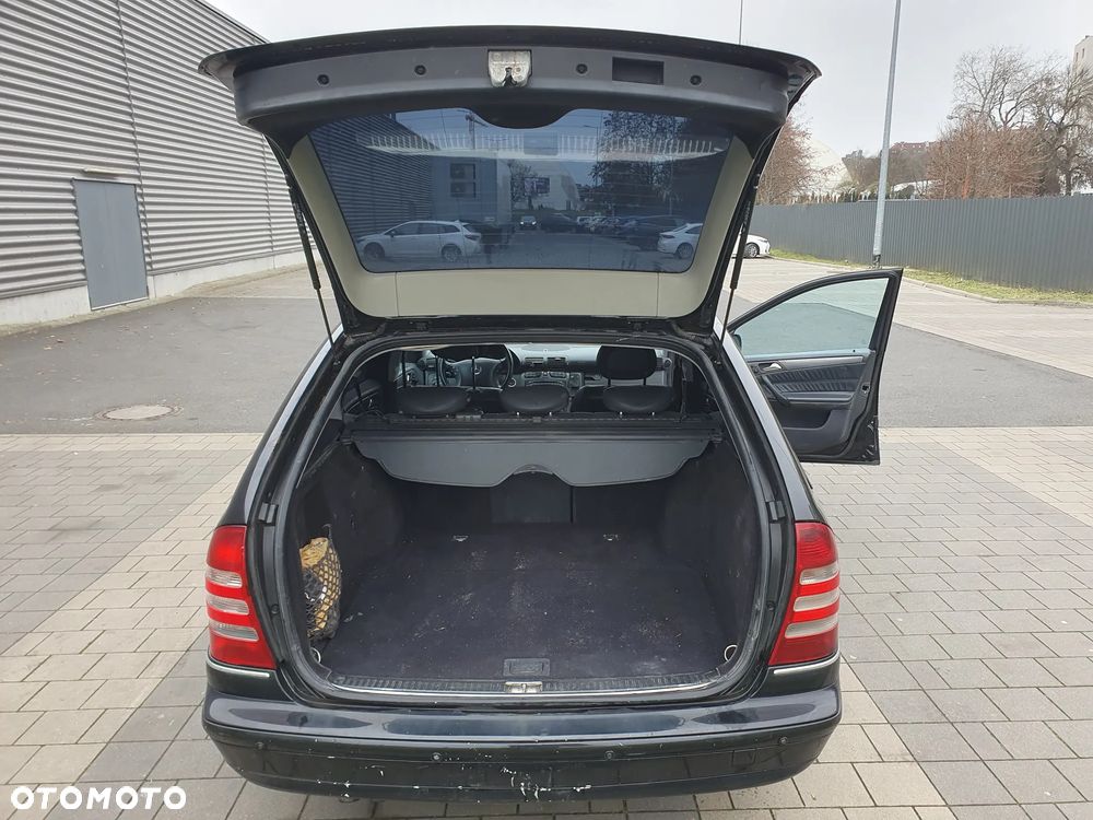 Mercedes-Benz Klasa C 320 T Avantgarde - 15