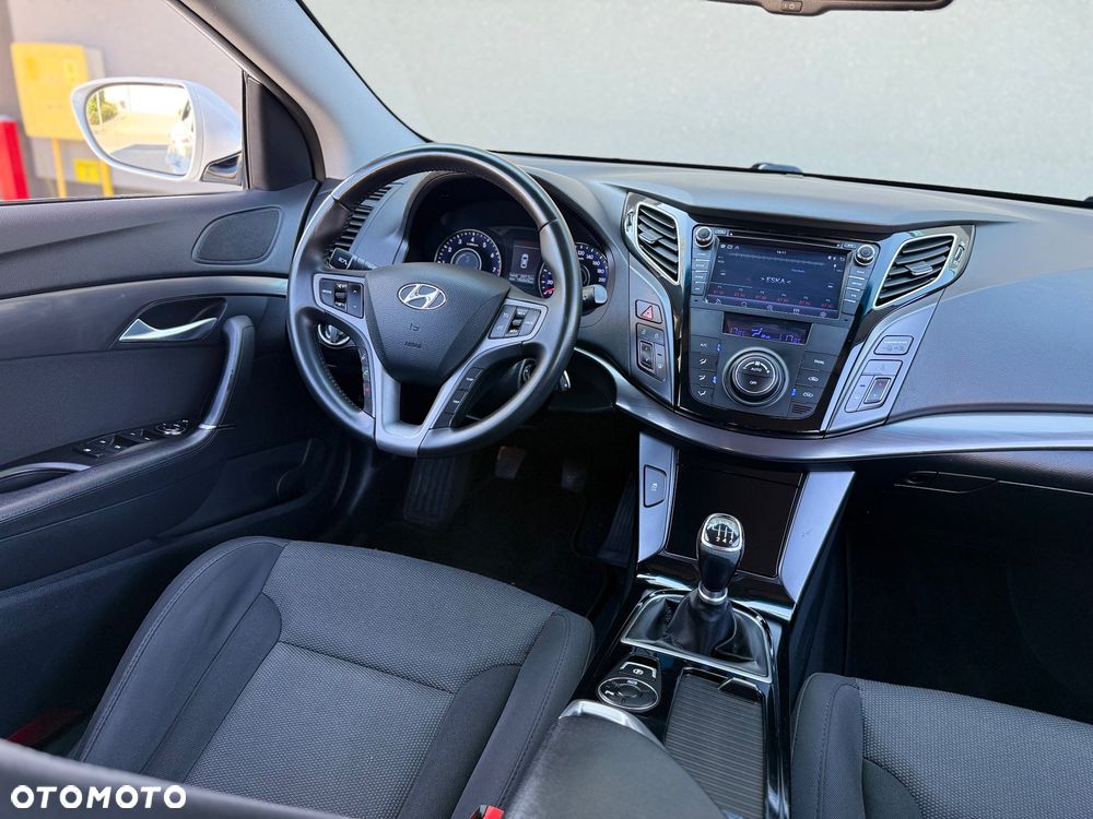 Hyundai i40 Kombi 1.6 Trend - 25