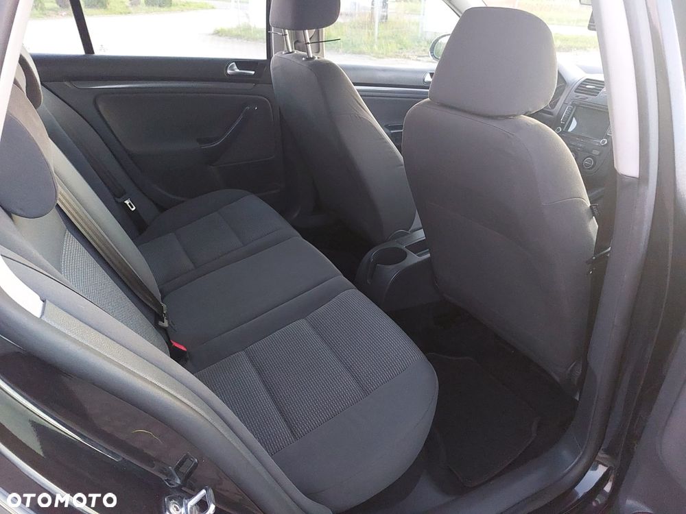 Volkswagen Golf - 22