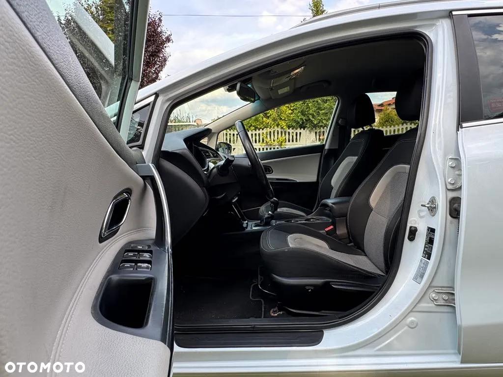 Kia Ceed - 11