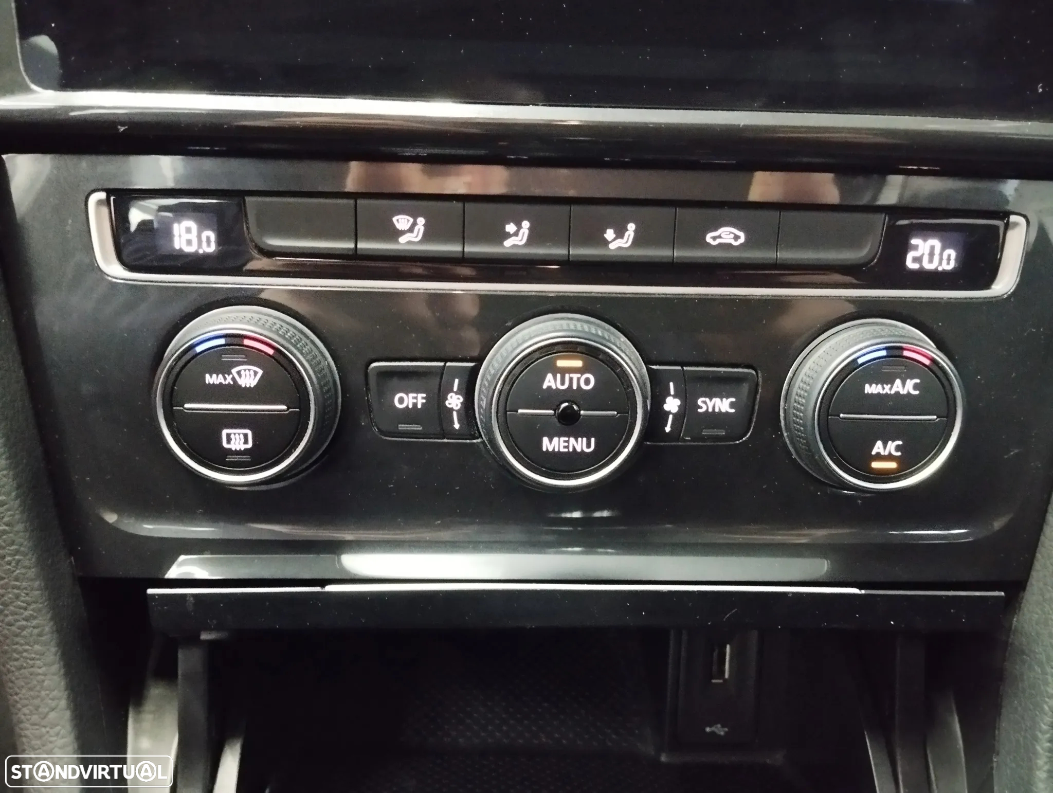 VW Golf Variant 1.6 TDi Confortline - 23