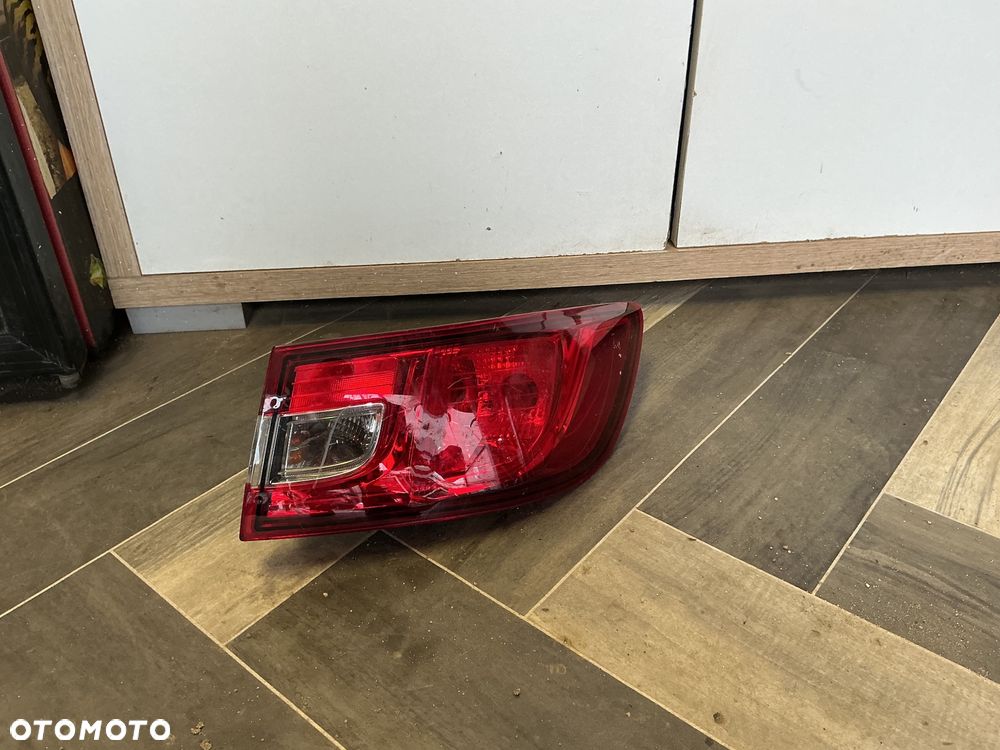 RENAULT CLIO IV LAMPA PRAWA TYŁ PRAWY TYŁ