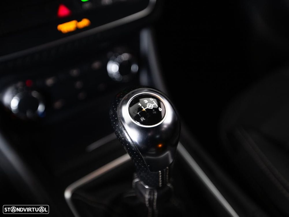 Mercedes-Benz GLA 200 - 22