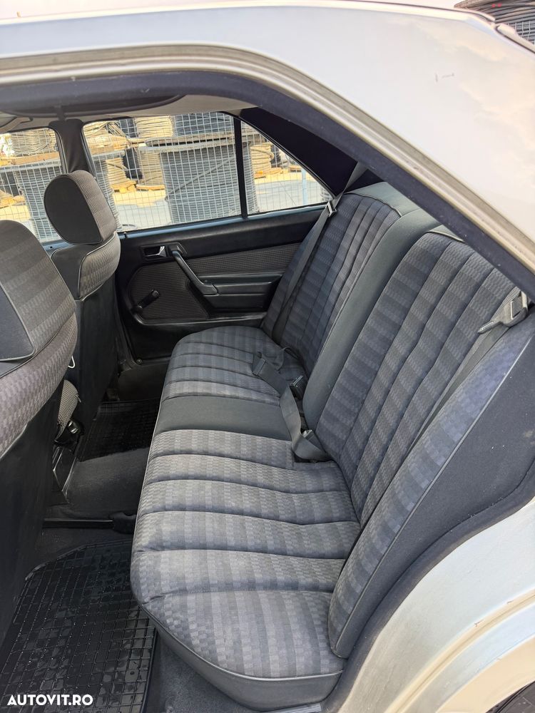 Mercedes-Benz W201 - 14