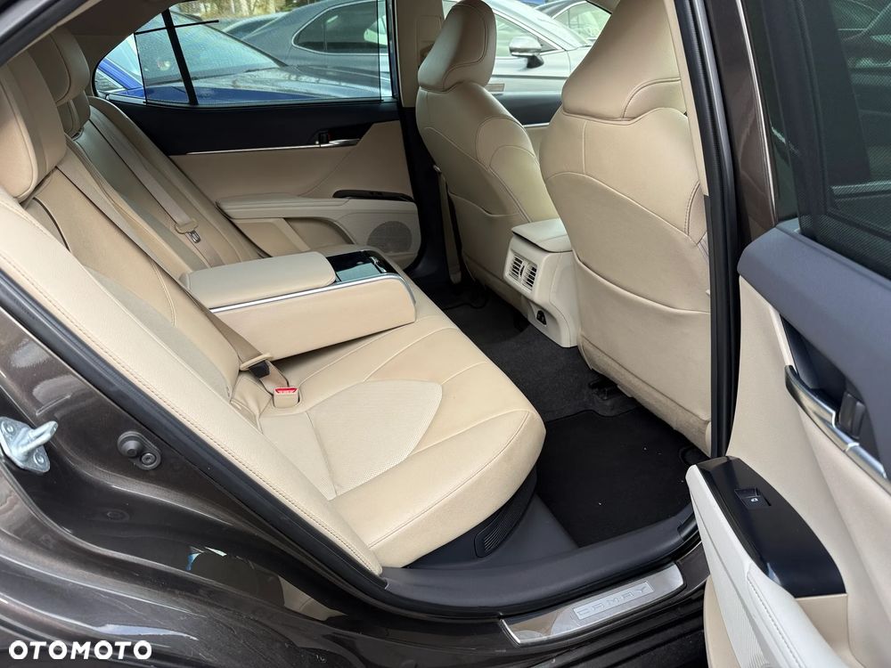 Toyota Camry 2.5 Hybrid Executive CVT - 17