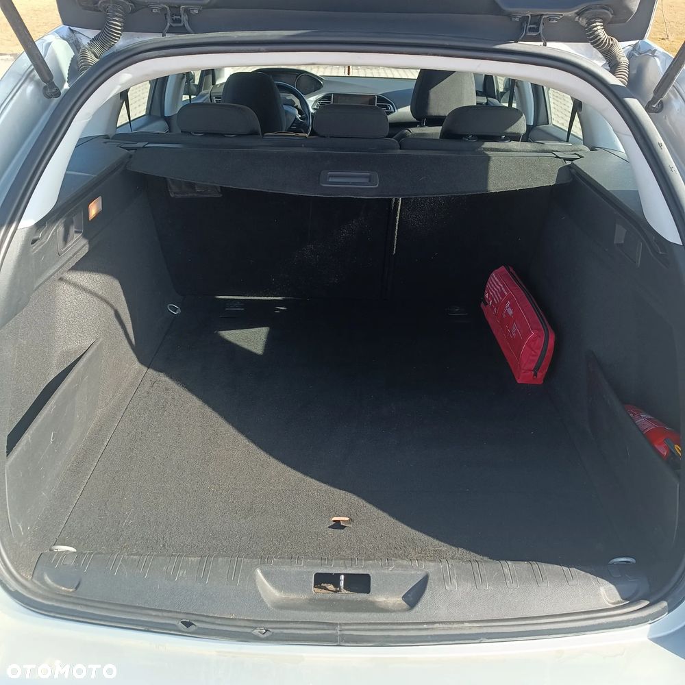 Peugeot 308 1.6 BlueHDi Allure S&S - 15