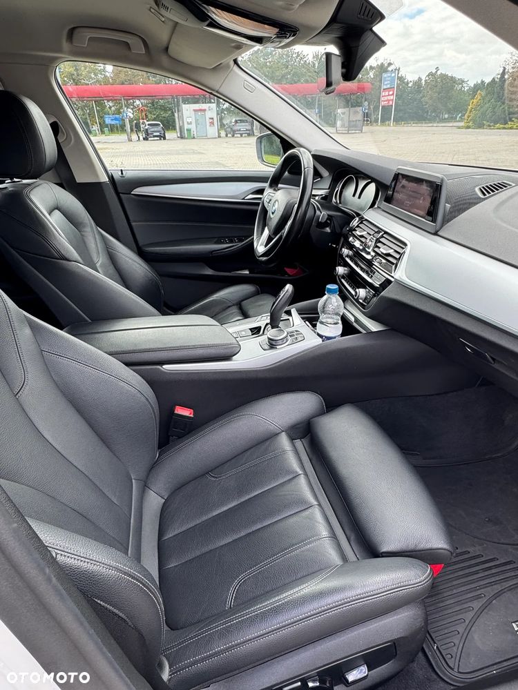 BMW Seria 5 530i xDrive - 15