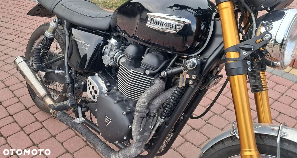 Triumph Bonneville - 12