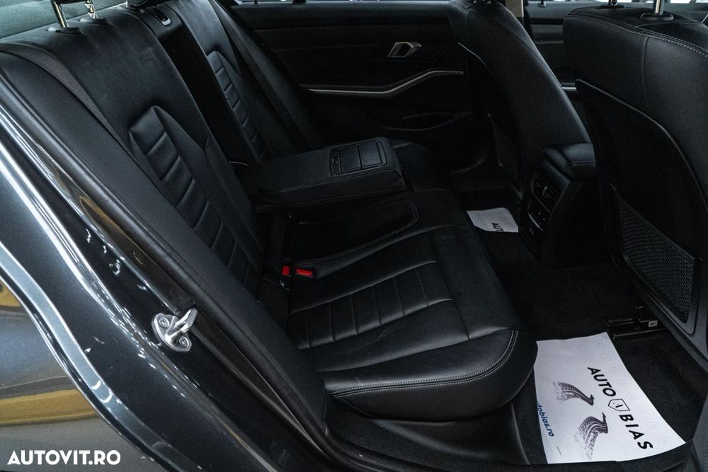 BMW Seria 3 320i Aut. Sport Line - 9