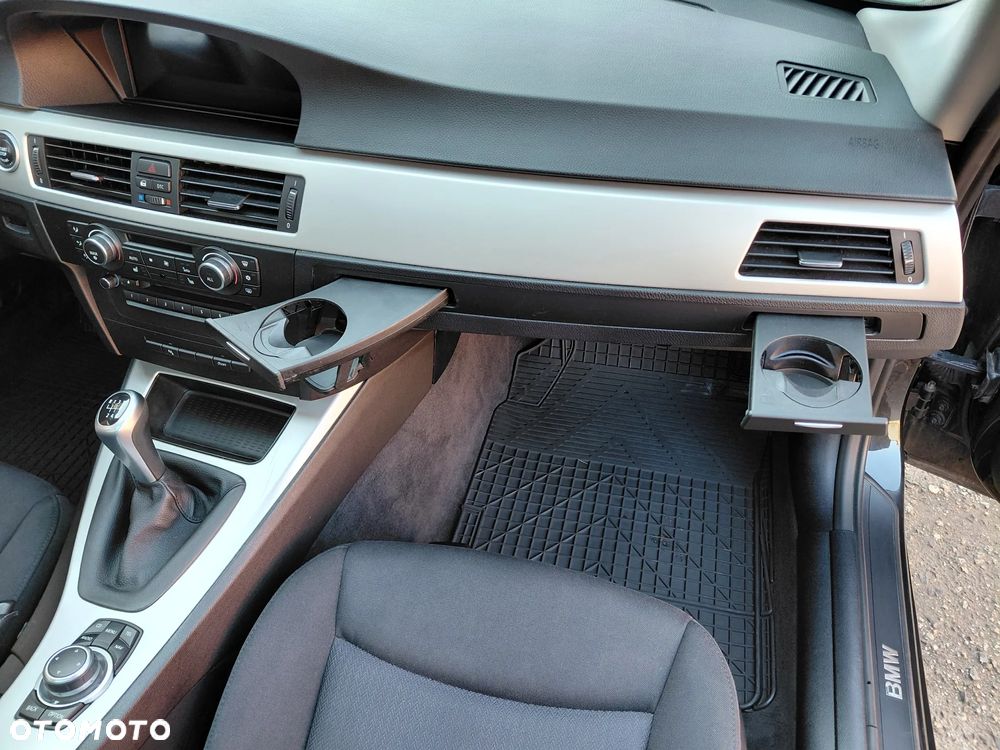 BMW Seria 3 320d DPF Edition Sport - 29