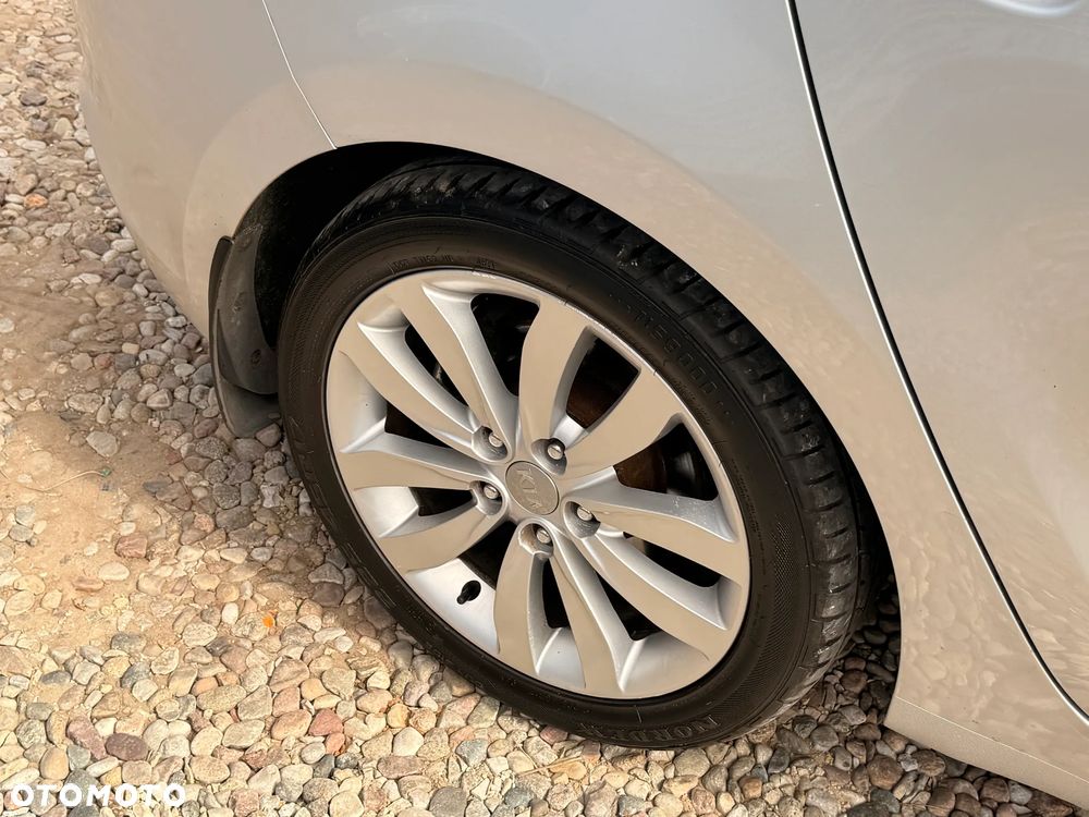 Kia Carens 1.7 CRDi 115 Dream Team Edition - 9