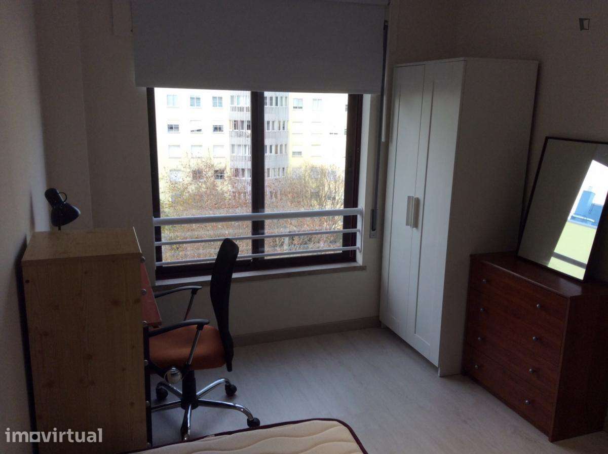 Quarto - localizado em Lumiar Lisbon - Grande imagem: 2/10