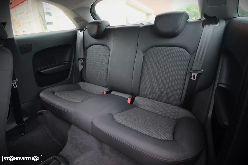 Audi A1 1.6 TDI Advance S-Tronic — fotografia 9