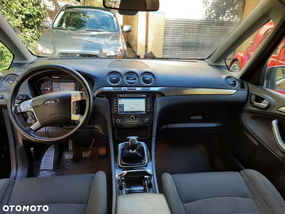 Ford Galaxy 2013 photo 5