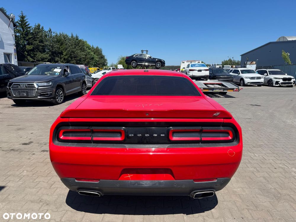 Dodge Challenger - 2