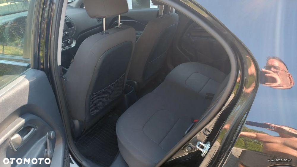 Kia Rio 1.2 Dream Team Edition - 11