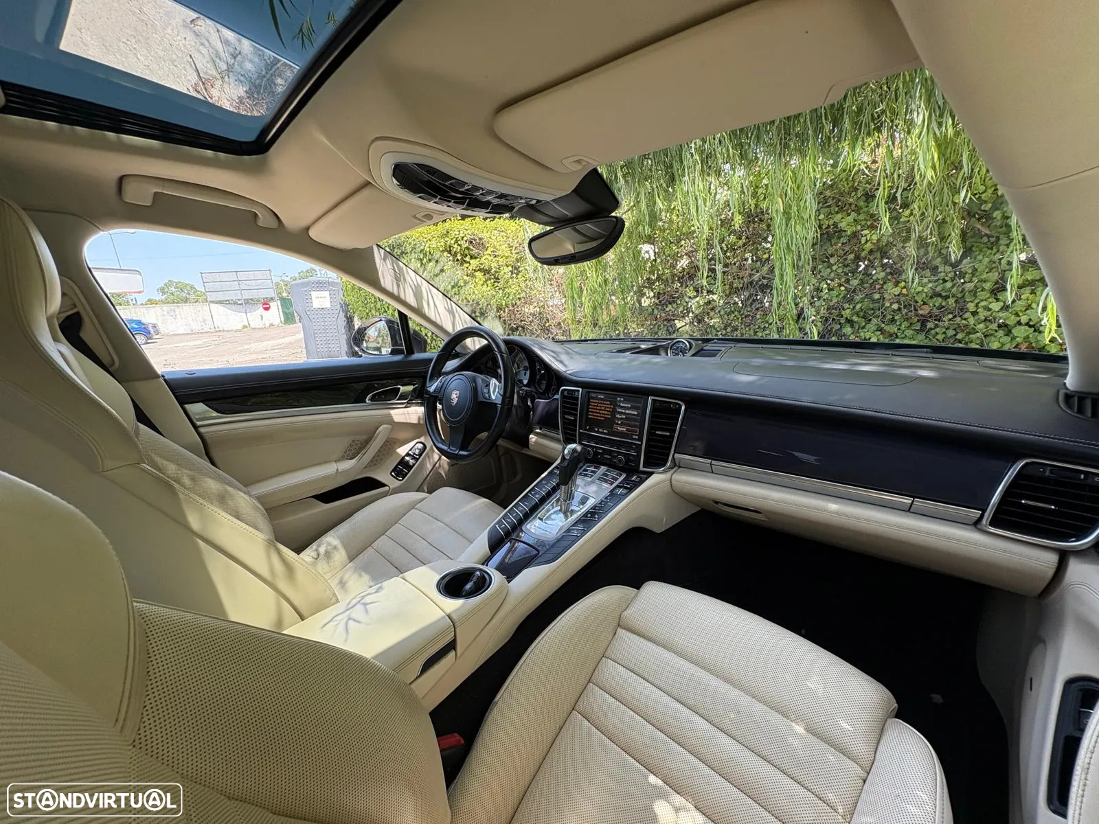 Porsche Panamera 4 E-Hybrid - 31