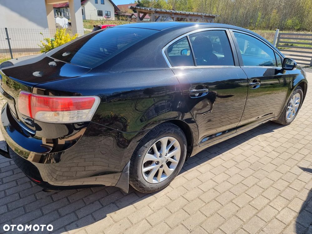 Toyota Avensis - 17