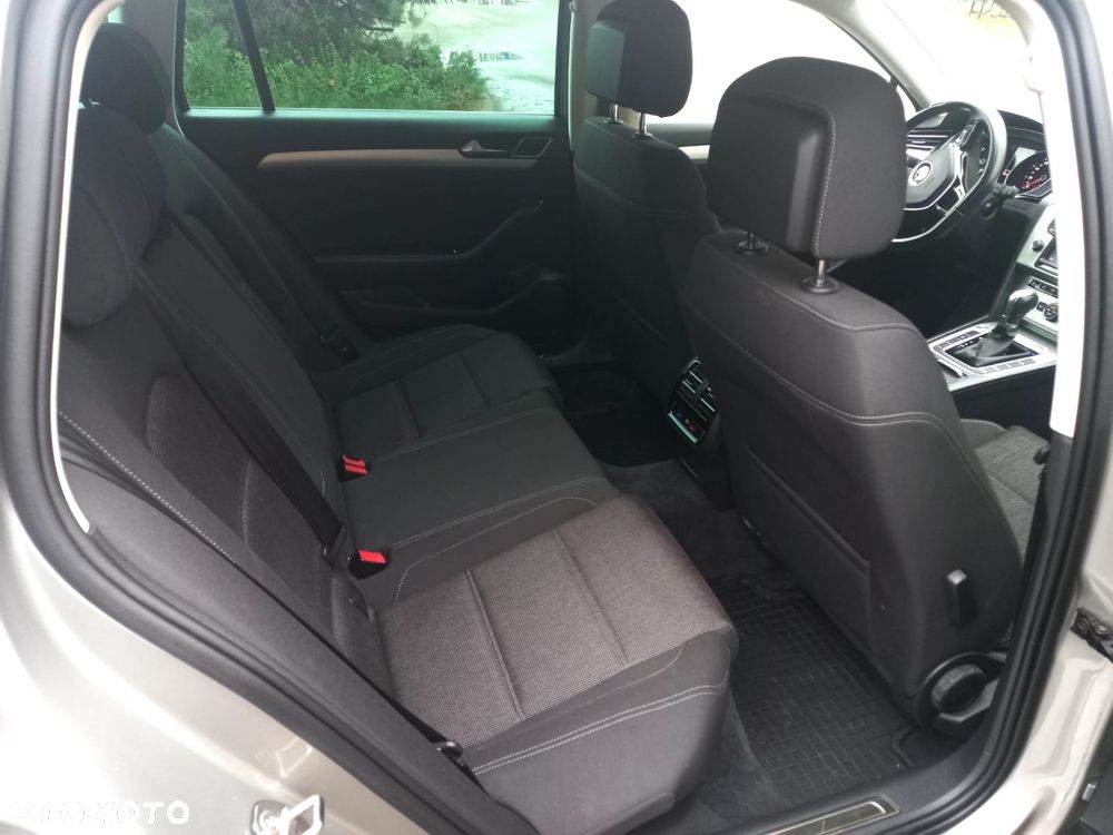 Volkswagen Passat 2.0 TDI (BlueMotion Technology) DSG Comfortline - 11